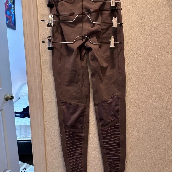 ALO Yoga Ribbed High-Waist Moto Legging - Picture 3 of 5